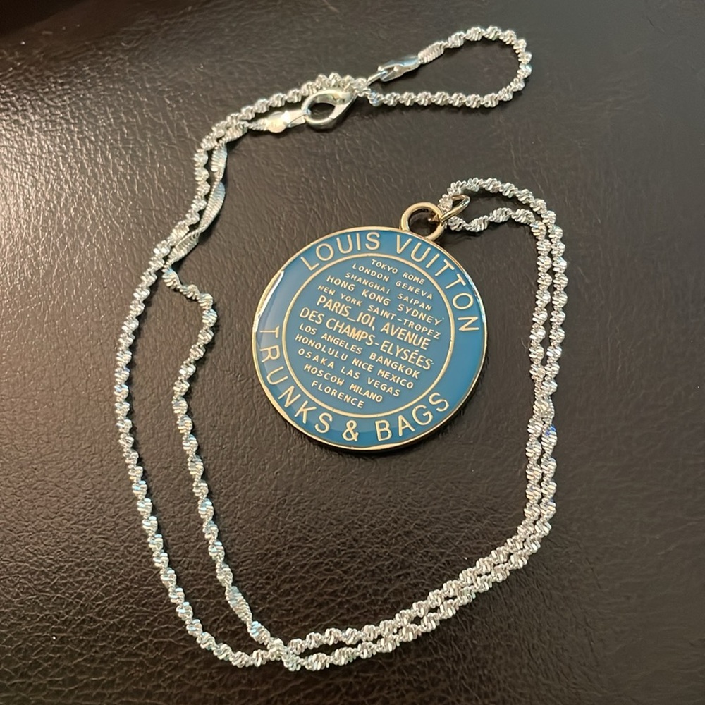 Auth Louis Vuitton Blue bags and trunks Medallion pendant w/scarf and chain - Picture 2 of 7